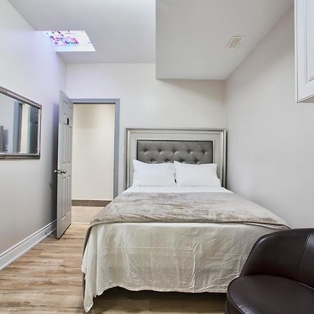 Toronto Rooms And Suites Exterior photo