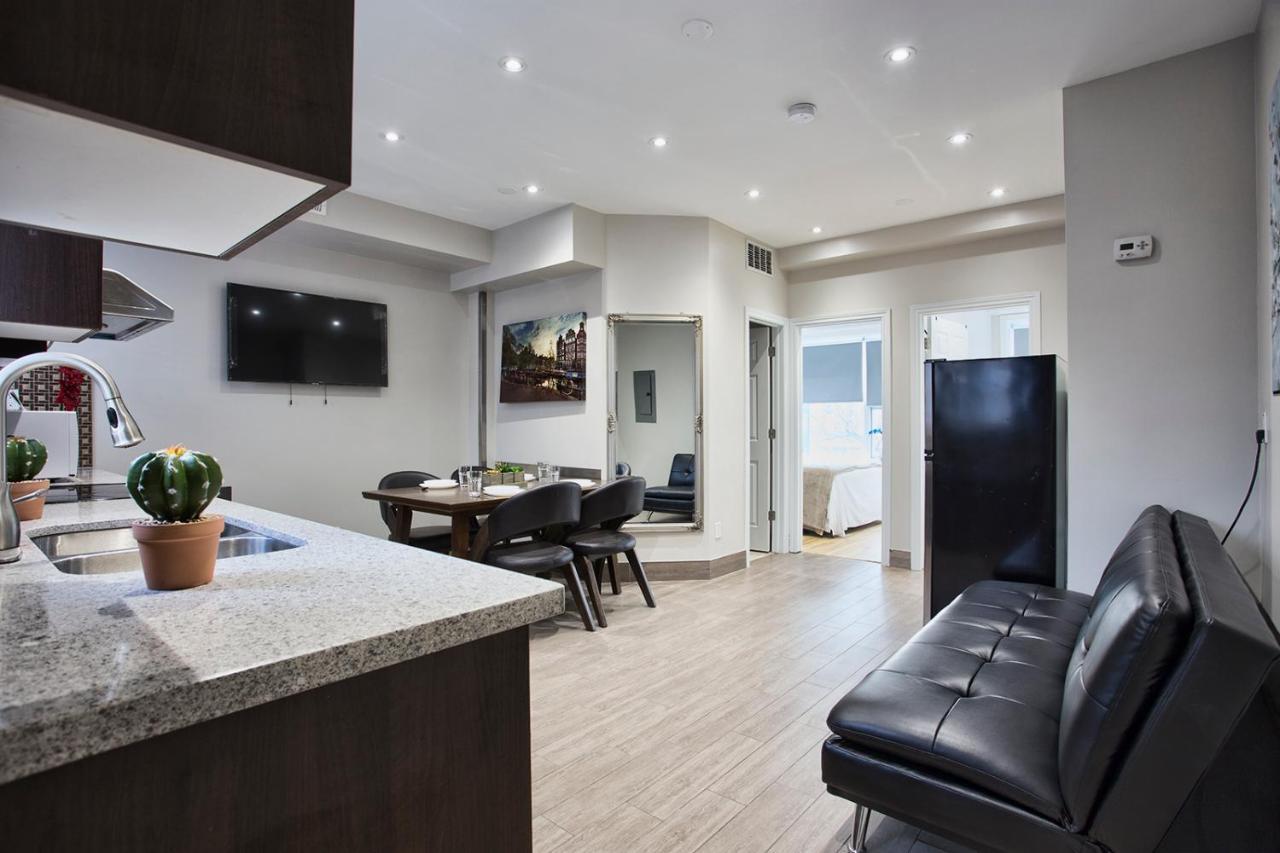 Toronto Rooms And Suites Exterior photo