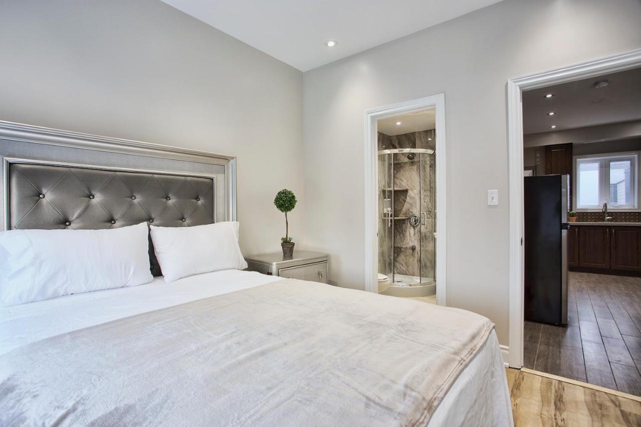 Toronto Rooms And Suites Exterior photo