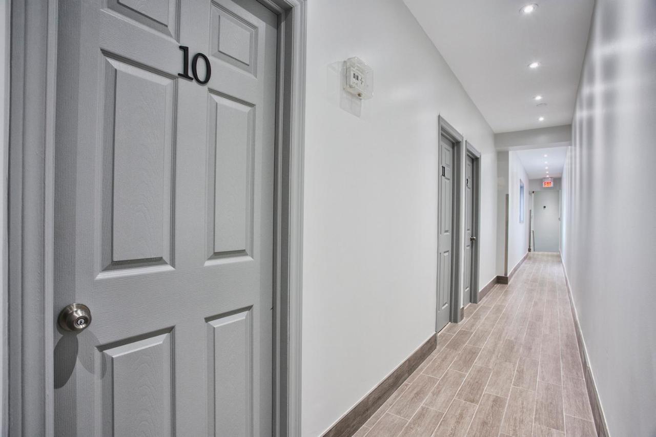 Toronto Rooms And Suites Exterior photo