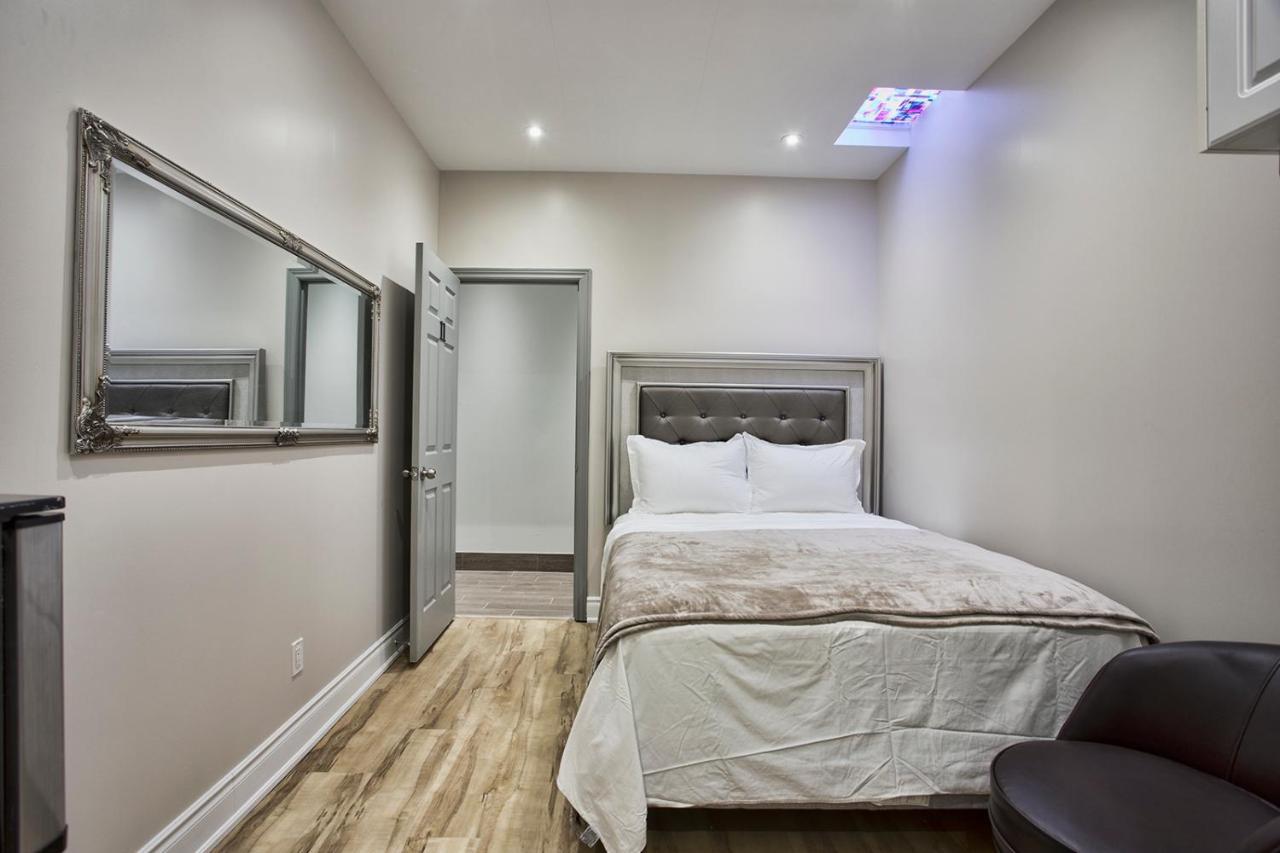 Toronto Rooms And Suites Exterior photo