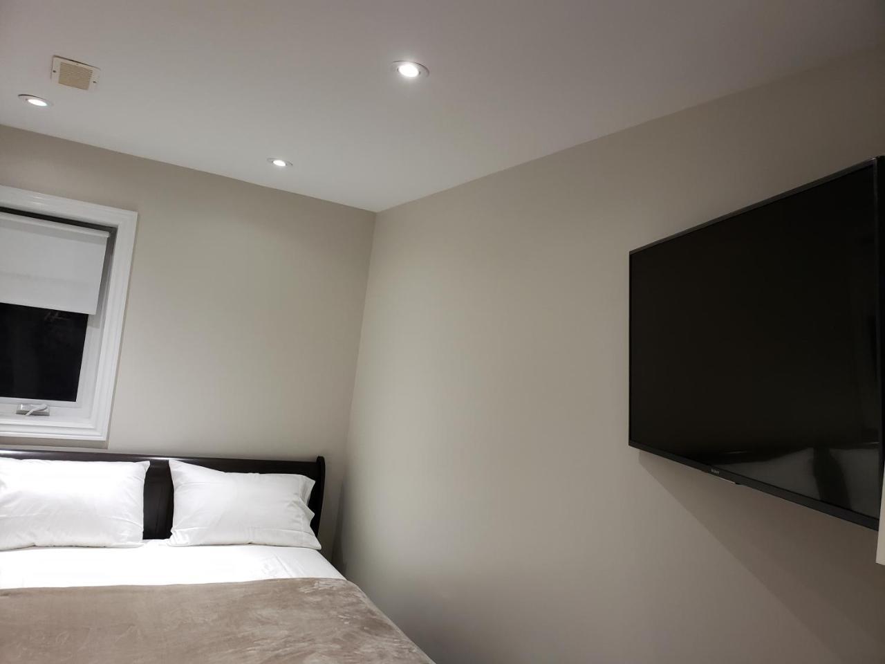 Toronto Rooms And Suites Exterior photo