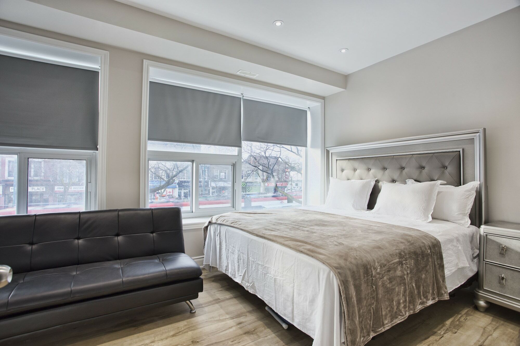 Toronto Rooms And Suites Exterior photo